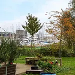 Close To Downtown And Water