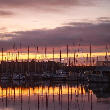 Apartment Close To Downtown And Water