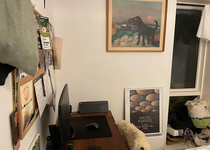 Close To Downtown And Water