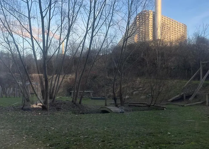 Close To Downtown And Water